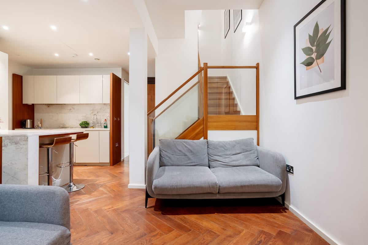 Luxury 2BRs Maisonette walk to Tube Nine Elm